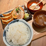 肉汁餃子のダンダダン - 焼餃子・チャーシュー定食　¥858