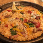 La Pesquera MARISQUERIA - weekly paella 釜揚げシラスとベーコン、ツルムラサキのパエージャ