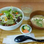 小さな食堂 ヒロ - マグロサラダ丼 (税込)650円 (2022.08.22)