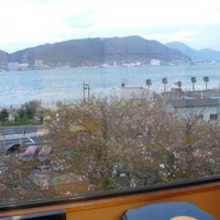 春帆楼 下関本店 - 客室から関門海峡が一望できる。目の前を大型タンカーが通る時は迫力がある。