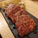 Yakiniku Horumona Sahikawa Nikusakaba Ohako - 十八番の上カルビ 880円 