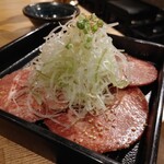 焼肉 ホルモン 旭川肉酒場 十八番 - ネギ塩牛タン 780円