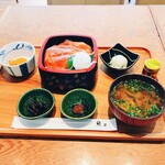 長野県 長寿食堂 - 信州サーモン重の定食