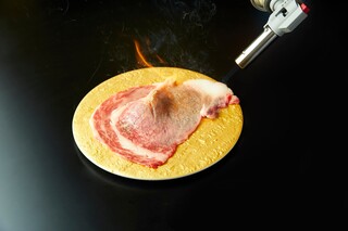 h Oumi Yakiniku Horumon Sudaku - 完全個室で安心して料理を堪能！