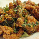 「油林鶏」：黒酢の濃厚なコクと香りを活かし、
          ちょっと甘めで、パンチ有り！
          