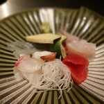 酒と料理　戸塚駅横研究所 - 市場刺身(¥1,380)