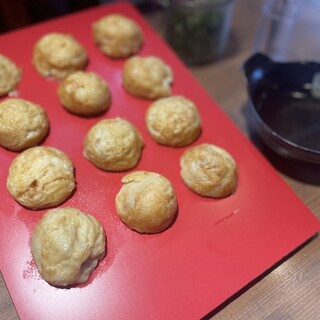 The signature menu “Akashiyaki” is a must-try! Nostalgic traditional taste