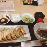 Kuimonoya Japon - 餃子定食　全景