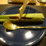 ひがしやま 司 - トウモロコシの蓮根餅　外観