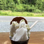 オタリアンジェラート - トリプル〜✨すごいボリュームです。ワッフルコーンは「味噌」味もあります。少ししょっぱくてジェラートの甘さと引き立て合います。