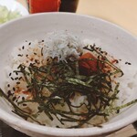 Kuimonoya Japon - 餃子定食のご飯　明太しらすごはん！　凝ってて美味しい！