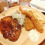 ニユートーキヨー ビヤレストラン - トンテキ、エビフライ、白身魚のフライ　フライさくさく　トンテキ甘めのタレが又美味しい！　アップ