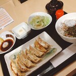 Kuimonoya Japon - 餃子定食　にんにくなし、和辛子で食べるの初めてでした