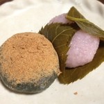 Otafukuya - よもぎ餅と桜餅