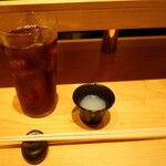 まんてん鮨 - ｳｰﾛﾝ茶と①ｼｼﾞﾐの一番出汁