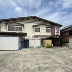 Matsuzushi Honten - 建物外観　　
                        店の左右に駐車場あり。