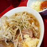 ラーメン二郎 - ラーメン半分＋ニンニク多め＋白ネギ