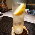 沙龍 - 国産檸檬とネパール山椒のキンミヤサワー