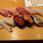 Sushi Uogashi Nihonichi - 中トロ　大トロ　まぐろ　ハマチ　真鯛　生ダコ　ヤリイカ　イクラ　ウニ　鰯