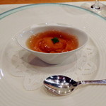 食べると訪れる至福の瞬間。調理技法の水準の高さを見せつけられる一品です。