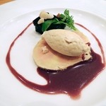 シュマンドール - このソースが、クレーム・ド・ポルトです。奥のゼリーは、プルーンです。