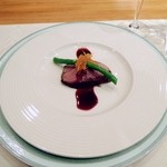 シュマンドール - バルパリー鴨胸肉のロティの薄切り、オレンジピール添え。