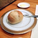 シュマンドール - お代りのパンです。