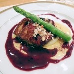 シュマンドール - ソースは、ベタベタ甘くありません。フォアグラも黒く焦げすぎることはないです。柔らかくてクリーミー。フォアグラの質もいいものでしたよ。