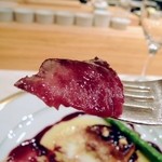 シュマンドール - フォアグラのソースで、岩塩焼をいただきました。