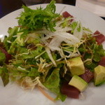 一献 - マグロとアボガドのサラダ