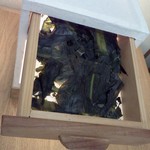 そば工房 玉江 - 焙炉から出てきた板わかめ