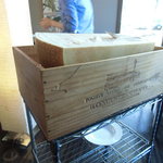 BISTY - パルミジャーノのサービス台