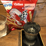 麹町いづみや しろ - 23. カルビーかっぱえびせん、栄光富士 SURVIVAL純米大吟醸無ろ過生原酒