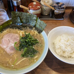 元喜家 - ラーメン並で、味濃いめ 麺固め+ライス