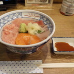 磯丸水産 - ４色丼