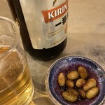 さか本 そば店 - ゴクリ。お通しは煮豆