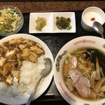 魚長飯店 - 麻婆丼と半ラーメン定食900円