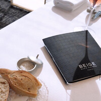 ベージュ アラン・デュカス 東京 - 