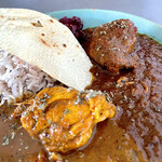 Spice curry mokuromi - 定番のポークと週替わり限定の南インドっぽいチキン