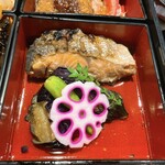 Narikoma Ya - 焼き鮭・茄子の煮浸し