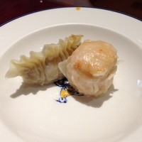 萬珍樓 本店 - 海鮮海老シューマイ、ふかひれ蒸し餃子