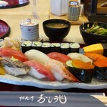 Sushi Chou - にぎり1.5人前(サラダ・お椀付き) 1800円、ご飯の大盛・お椀のお代わり無料になります