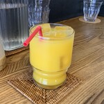 スツールコーヒー - マンゴージュース
