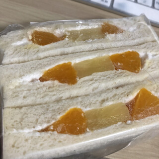 サンドイッチハウスイズ_0