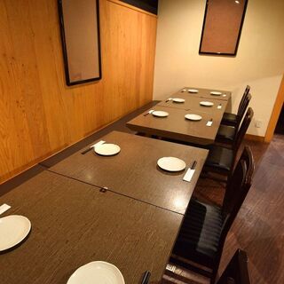 テーブル18名様×1
      【半個室】中団体様もOKな半個室席ございます。