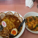 Fuku Mi Ramen - Bセット1000円　醤油ラーメン(大盛+100円　チャーシュー250円)と半肉玉子丼のセット計1350円