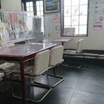 182629444 - 店内は中々の席数。