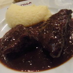 ラ・ベットラ・ダ・オチアイ - 牛ほほ肉の赤ワイン煮