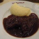 ラ・ベットラ・ダ・オチアイ - 牛ほほ肉の赤ワイン煮