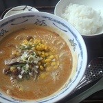 らーめん家 コトブキ - ごまラーメン700円・半ライス100円